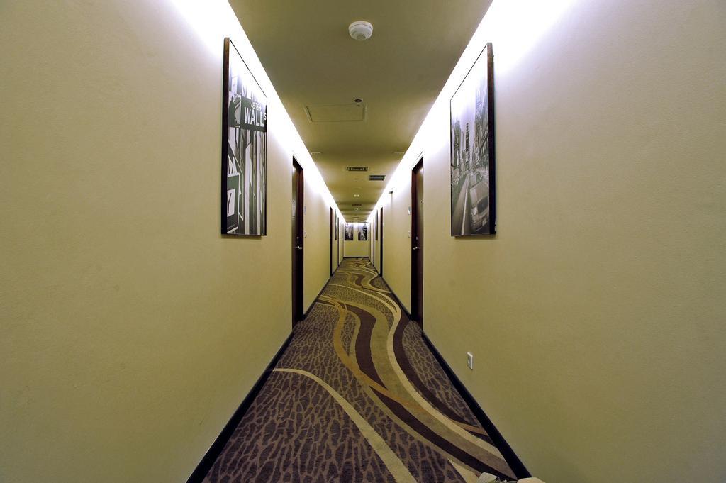 Midtown Hotel Σουραμπάγια Εξωτερικό φωτογραφία