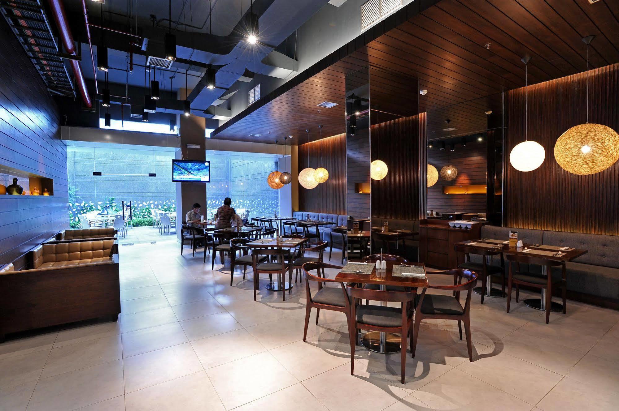 Midtown Hotel Σουραμπάγια Εξωτερικό φωτογραφία