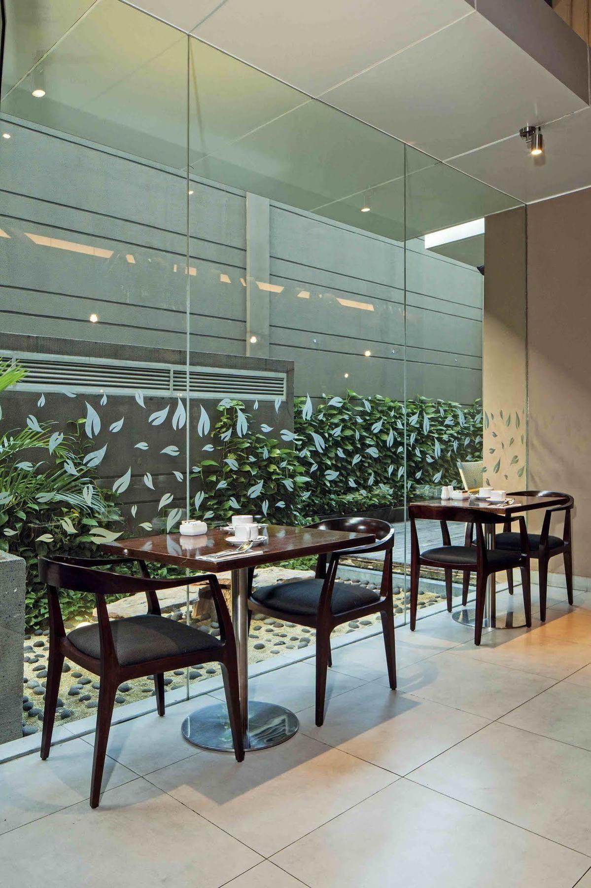 Midtown Hotel Σουραμπάγια Εξωτερικό φωτογραφία